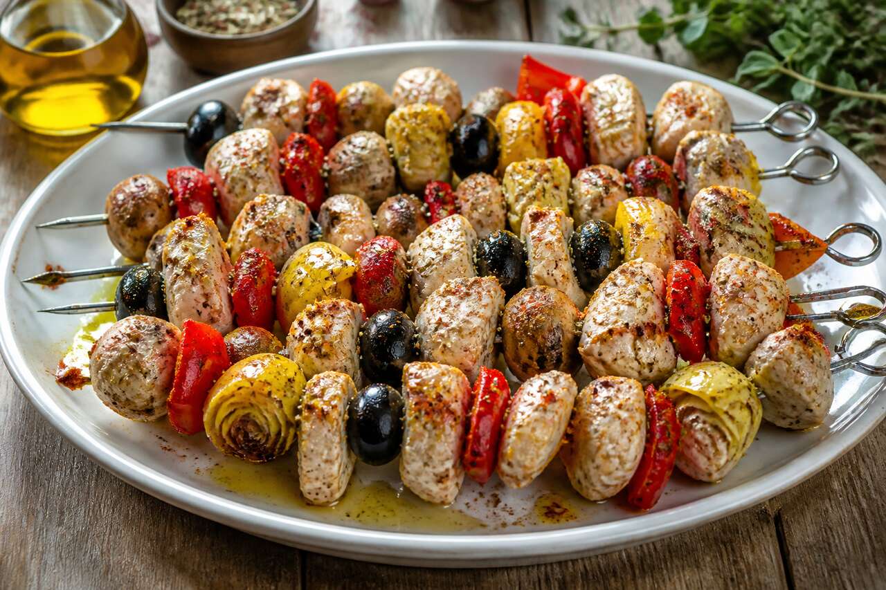 Recette de brochettes de poulet aux légumes marinés