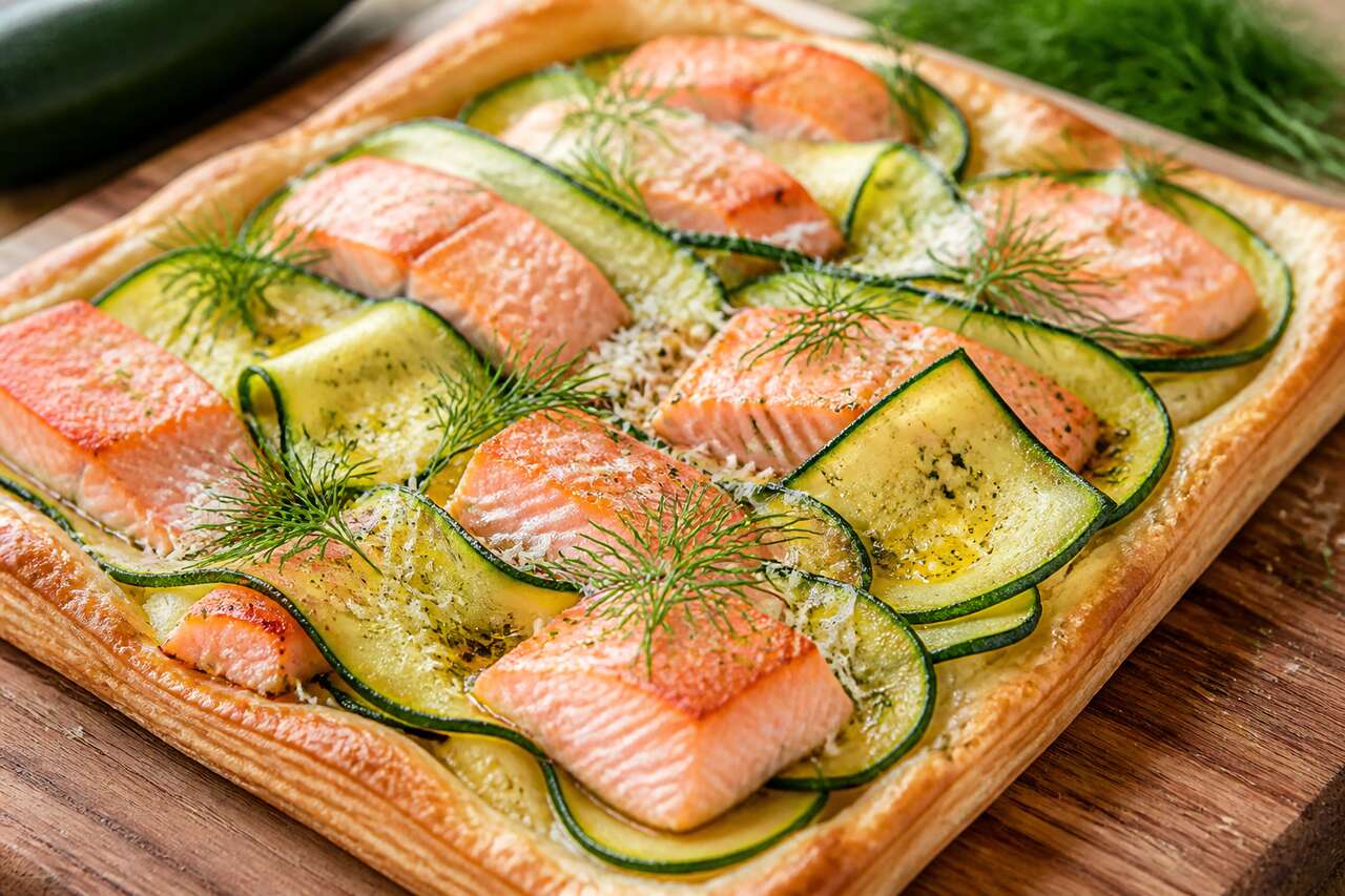 Recette de tarte fine au saumon et courgette : légère et savoureuse