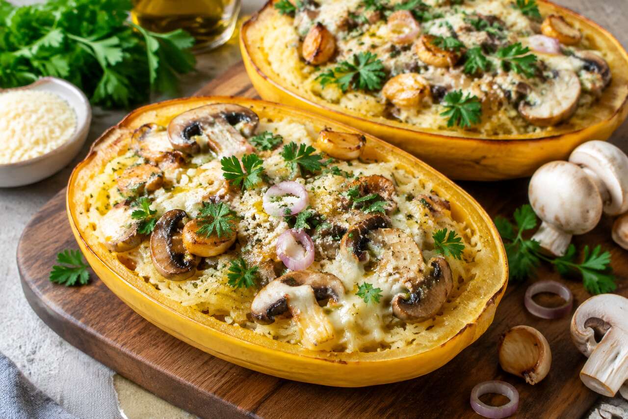 Recette de courge spaghetti au fromage et aux champignons