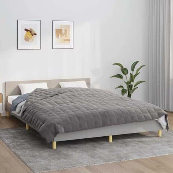 Découvrez notre test complet de la couverture lestée gris 220x240 cm : confort, qualité et efficacité pour un sommeil réparateur et apaisé.